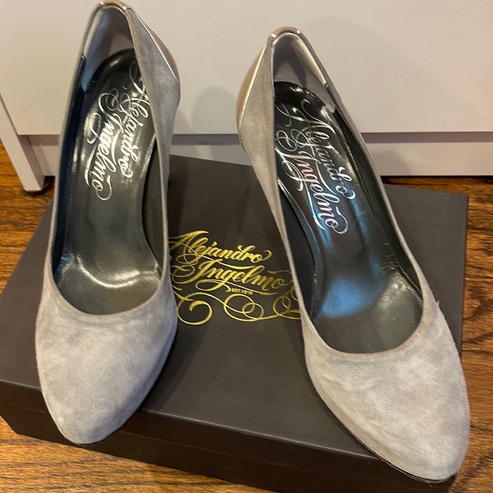 Alejandro Ingelmo Suede Grey Vintage Pumps